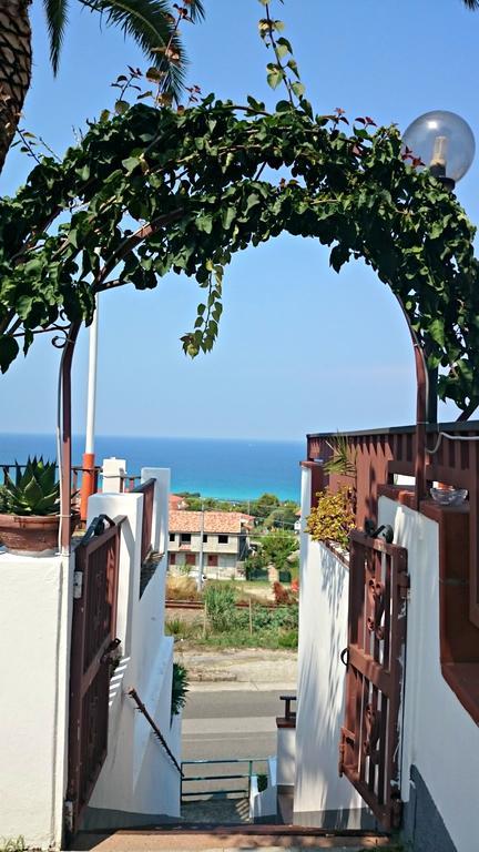 San Carlo - Terrazzo Sul Mare Con Ristorante E Pizzeria Bed & Breakfast Zambrone Dış mekan fotoğraf