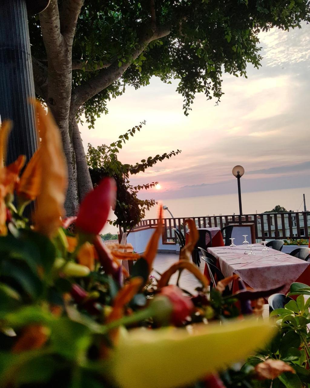 San Carlo - Terrazzo Sul Mare Con Ristorante E Pizzeria Bed & Breakfast Zambrone Dış mekan fotoğraf